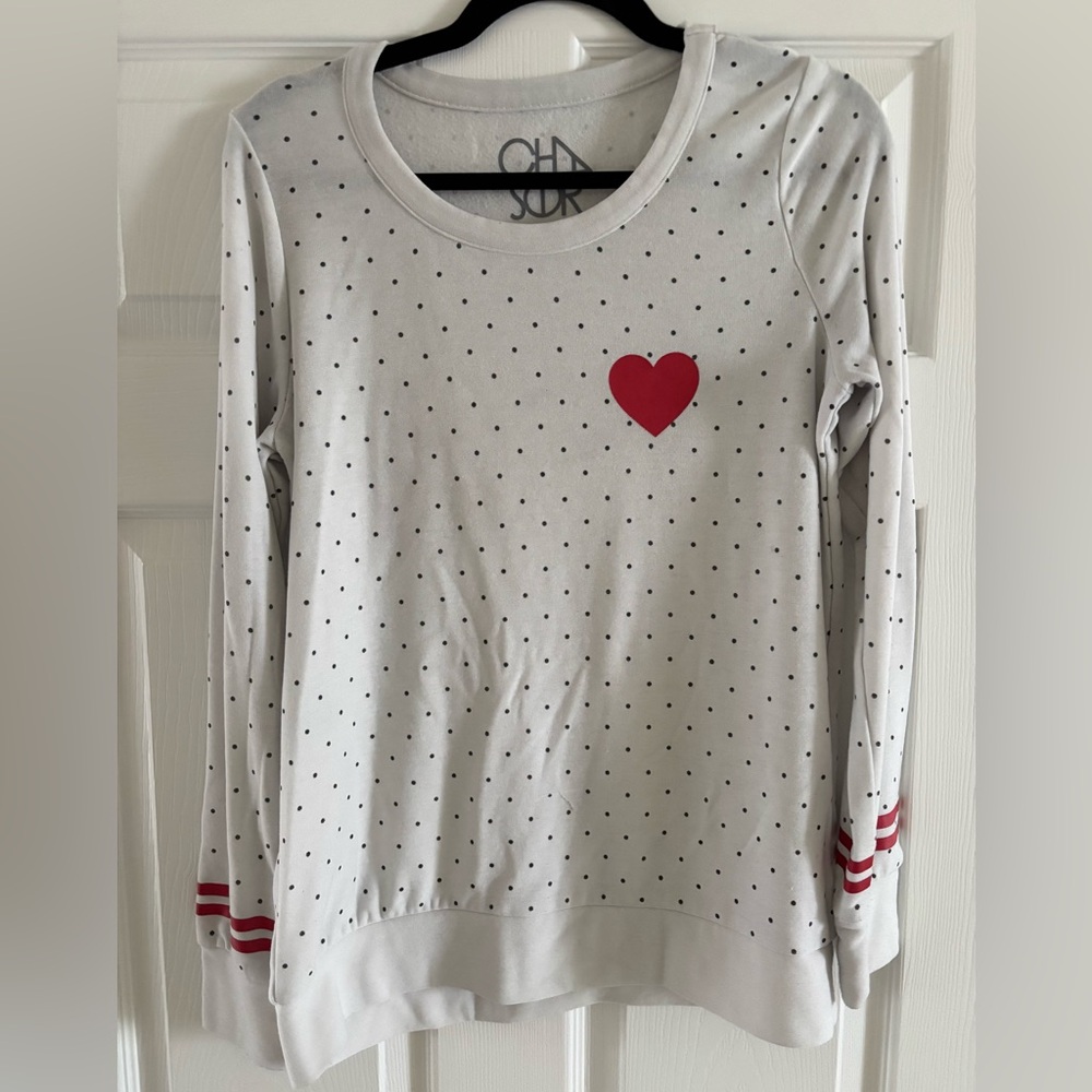 Chaser White Polka Dot Sweatshirt Top with Red Heart; Women’s Large